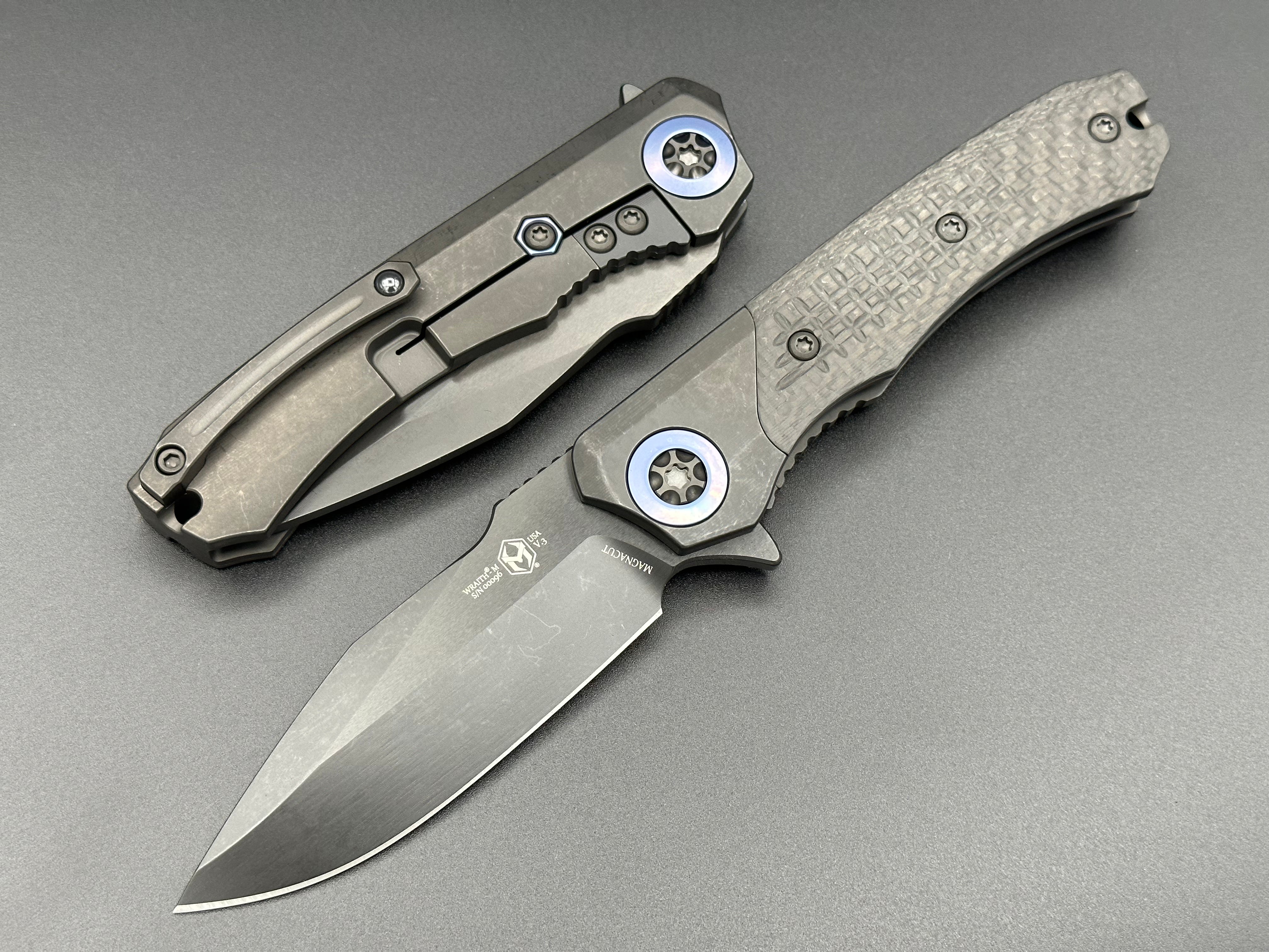 Heretic Knives Wraith Manual DLC, Carbon Fiber Handle, Blue Titanium Accents H001-6A-BLUTI - Tristar Edge