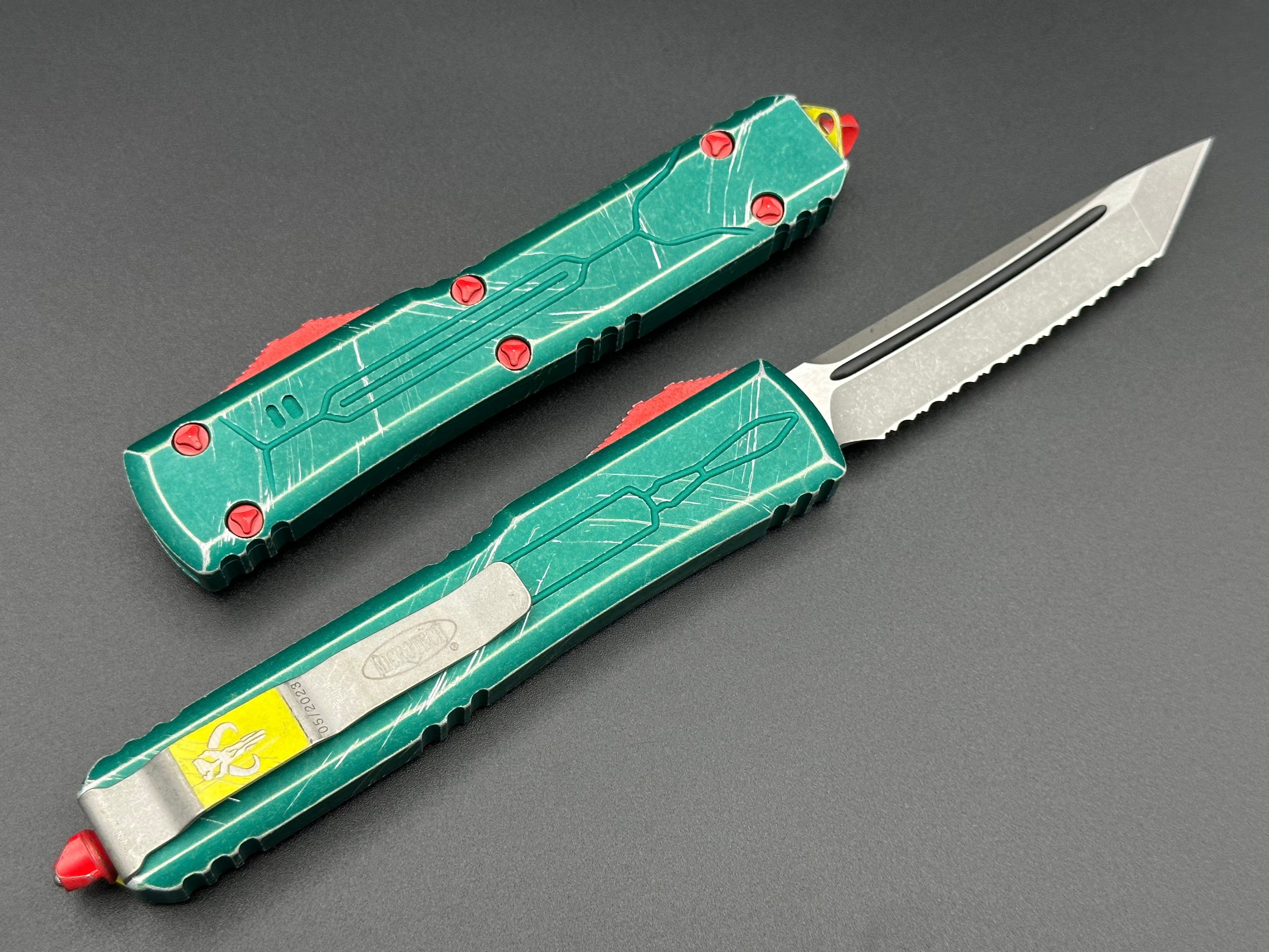 Microtech Knives Ultratech T/E Bounty Hunter Apocalyptic Full Serrated 123-12 BH - Tristar Edge