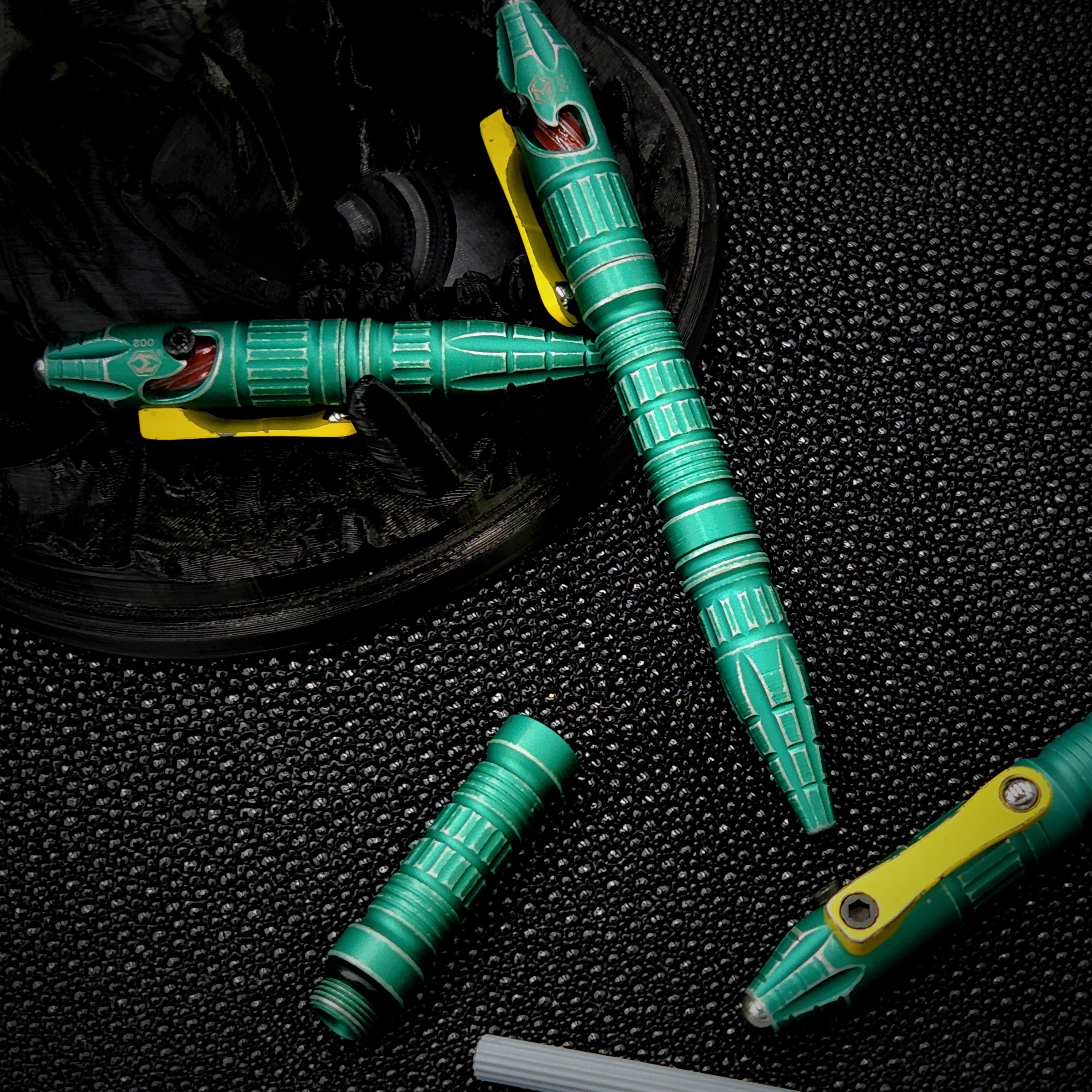 Heretic Knives Bounty Hunter Thoth Battle Green - Tristar Edge