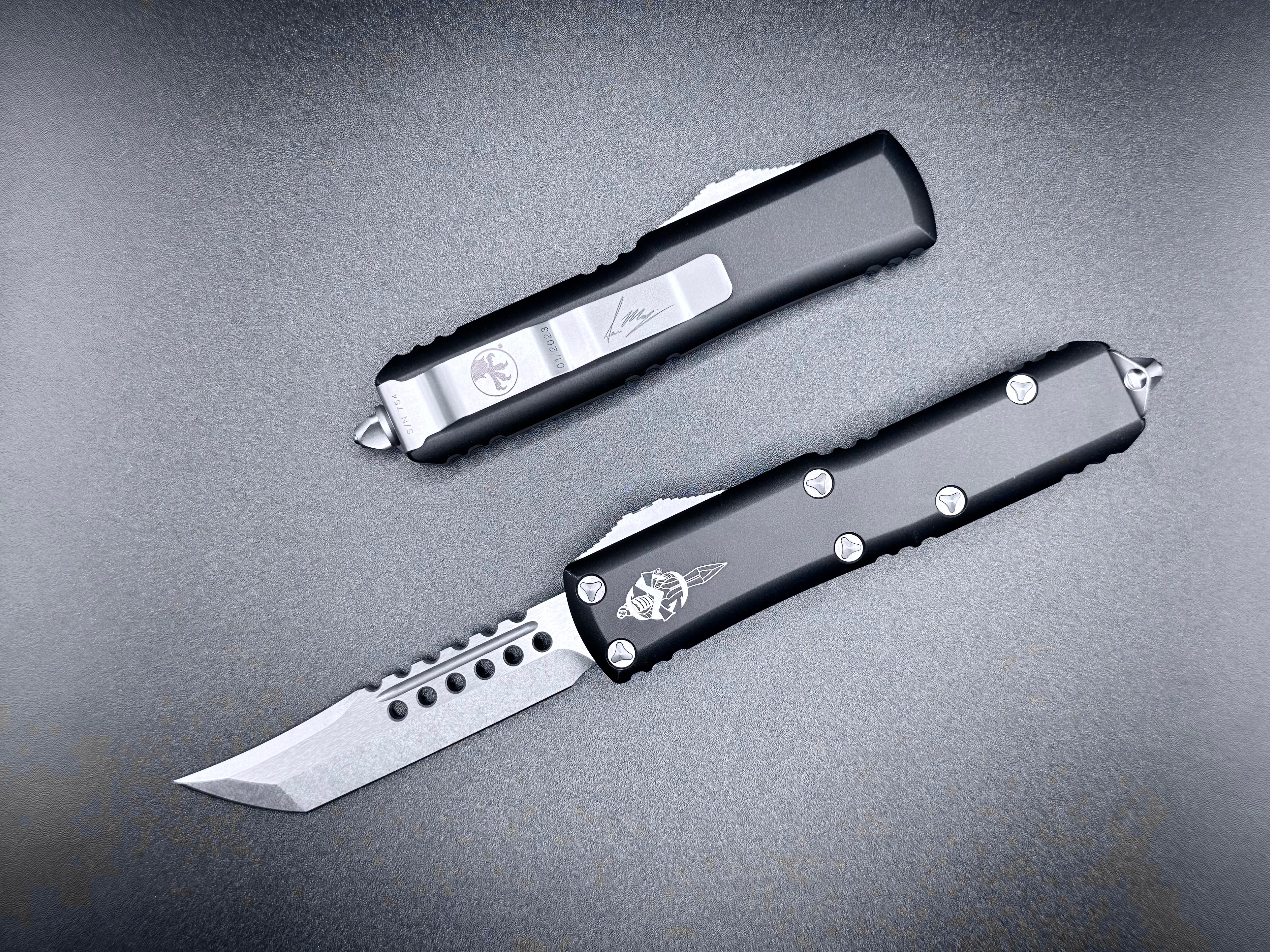 UTX-85 Hellhound Signature Series Stonewash Standard 719-10 S - Tristar Edge