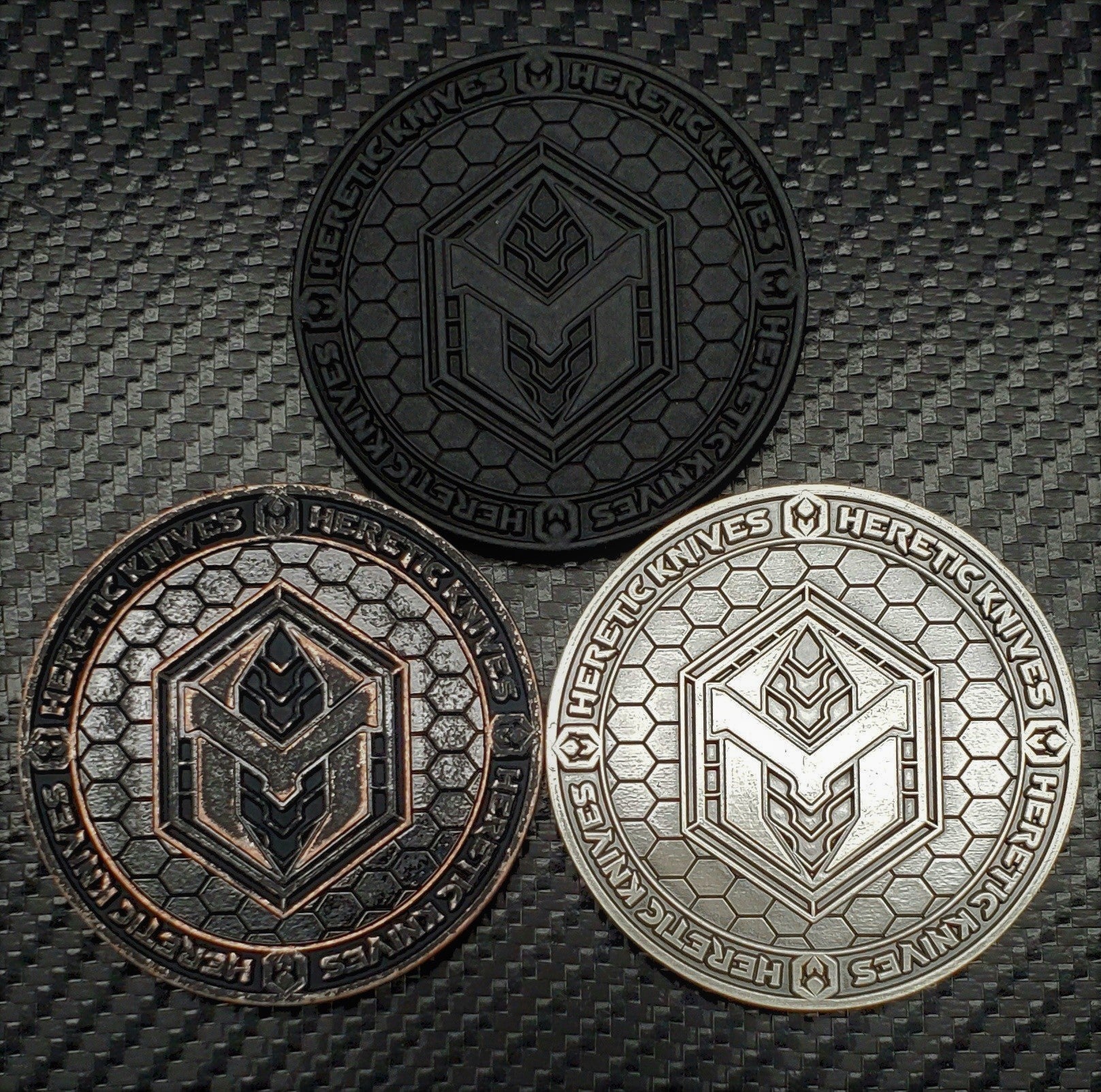 Heretic Knives Pariah Challenge Coins H997 - Tristar Edge