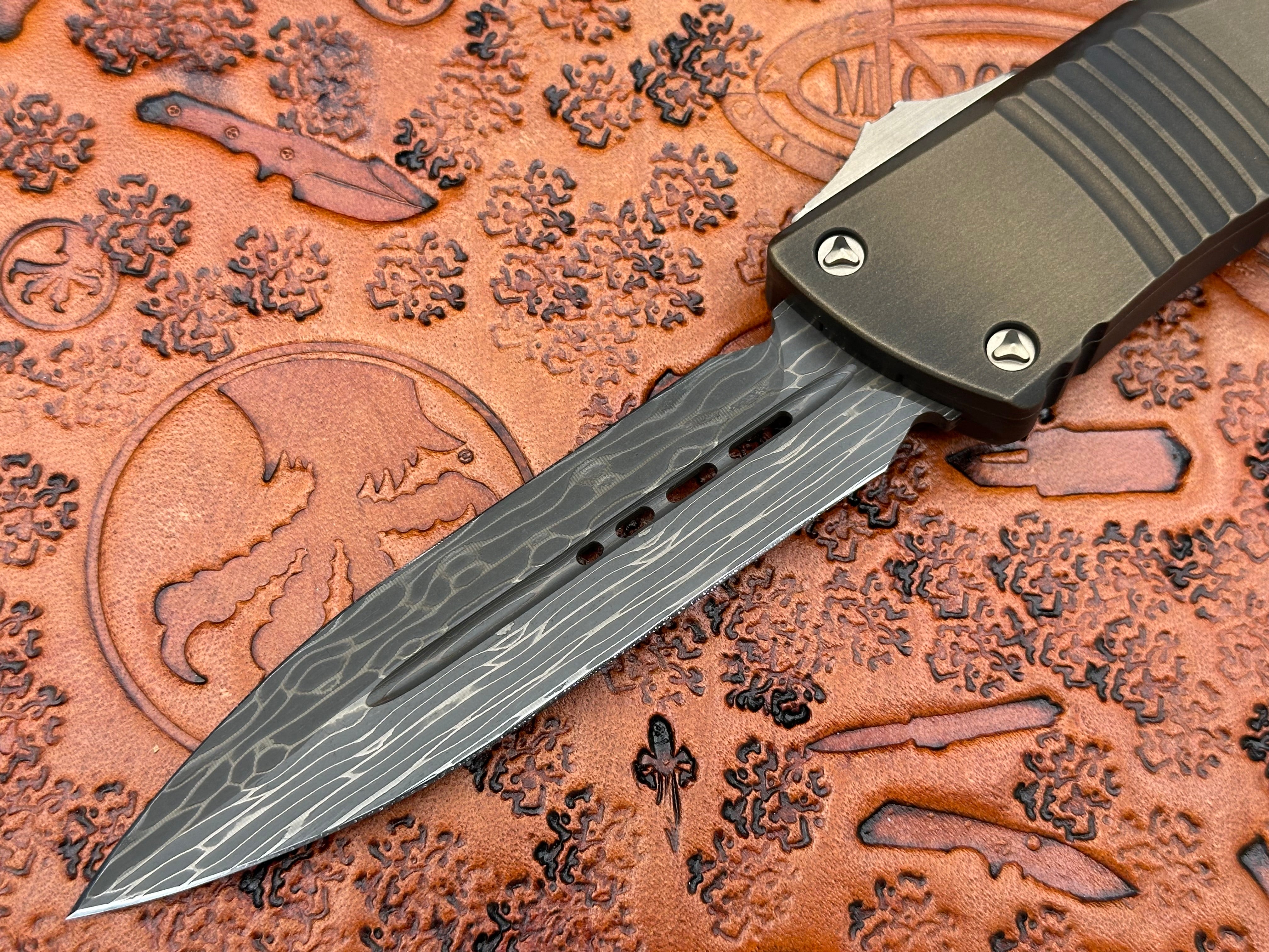 Microtech Combat Troodon Signature Series Double Edge Antique Bronze Damascus 142-16 BZABLPS - Tristar Edge