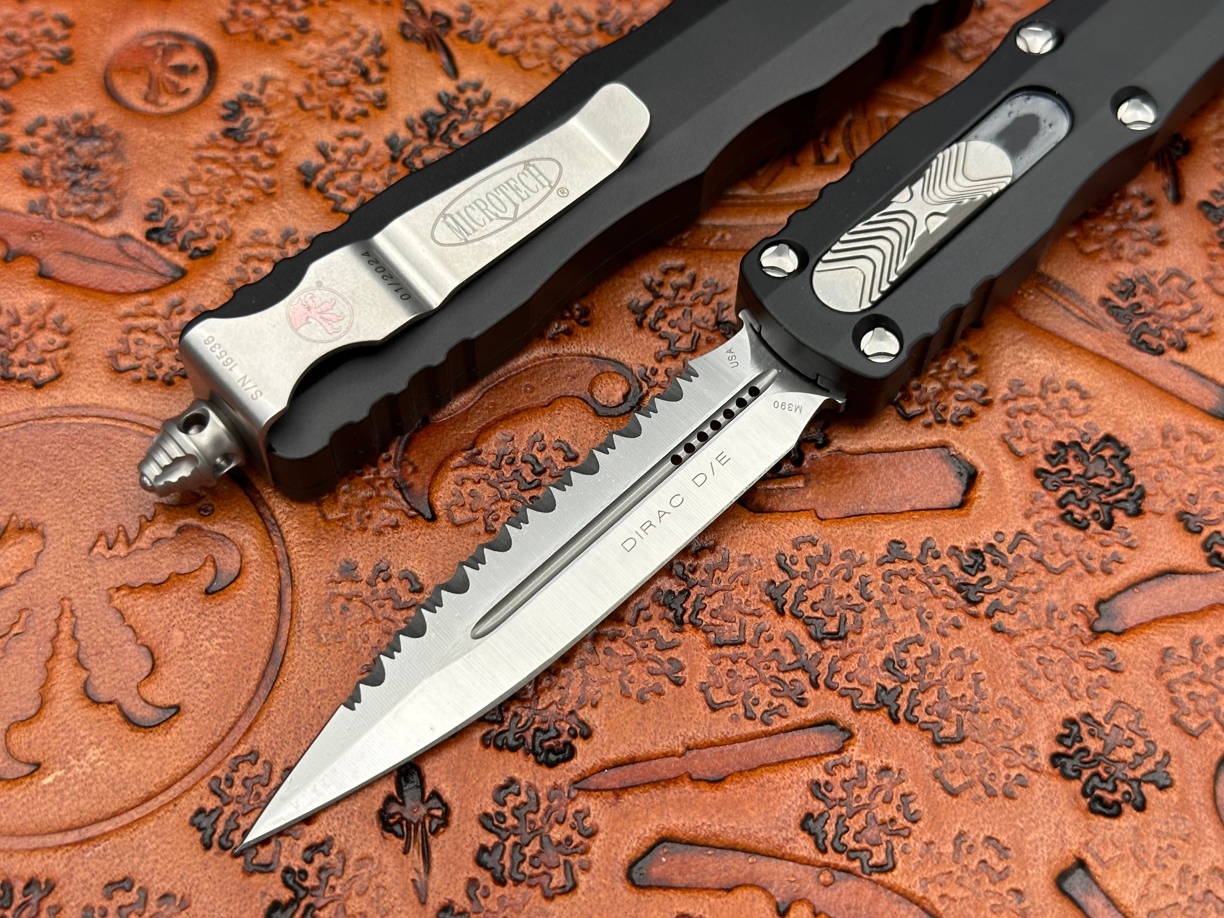 Microtech Dirac Double Edge Full Serrated Satin 225-6 - Tristar Edge