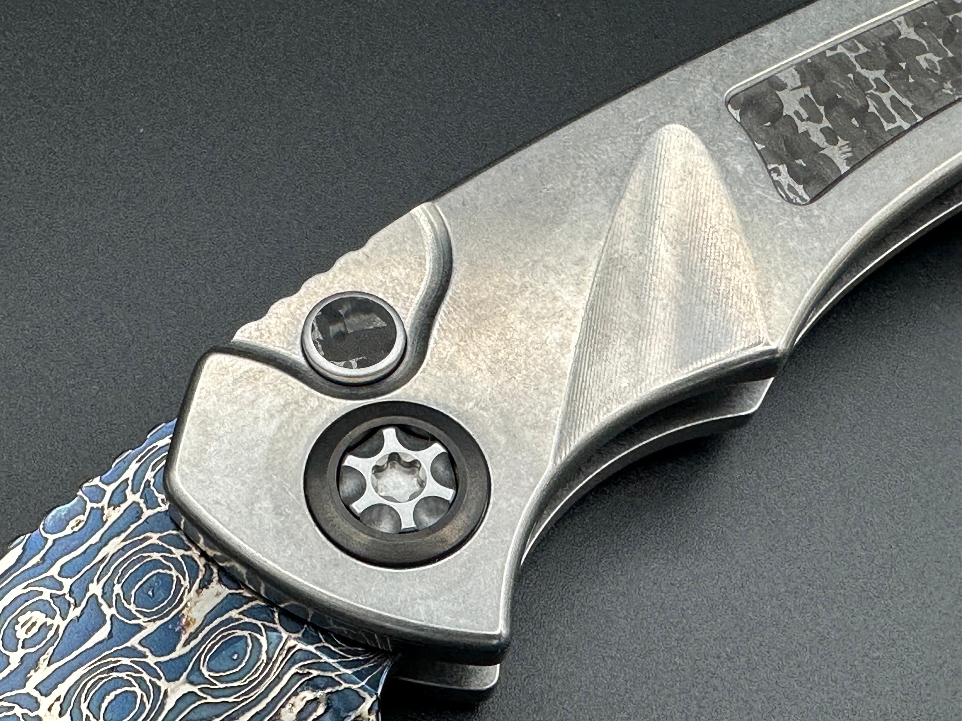 Heretic Knives Pariah Auto Titanium and Baker Forge Silver Snakeskin Inlay w/ Blued VF Damascus SE - Tristar Edge