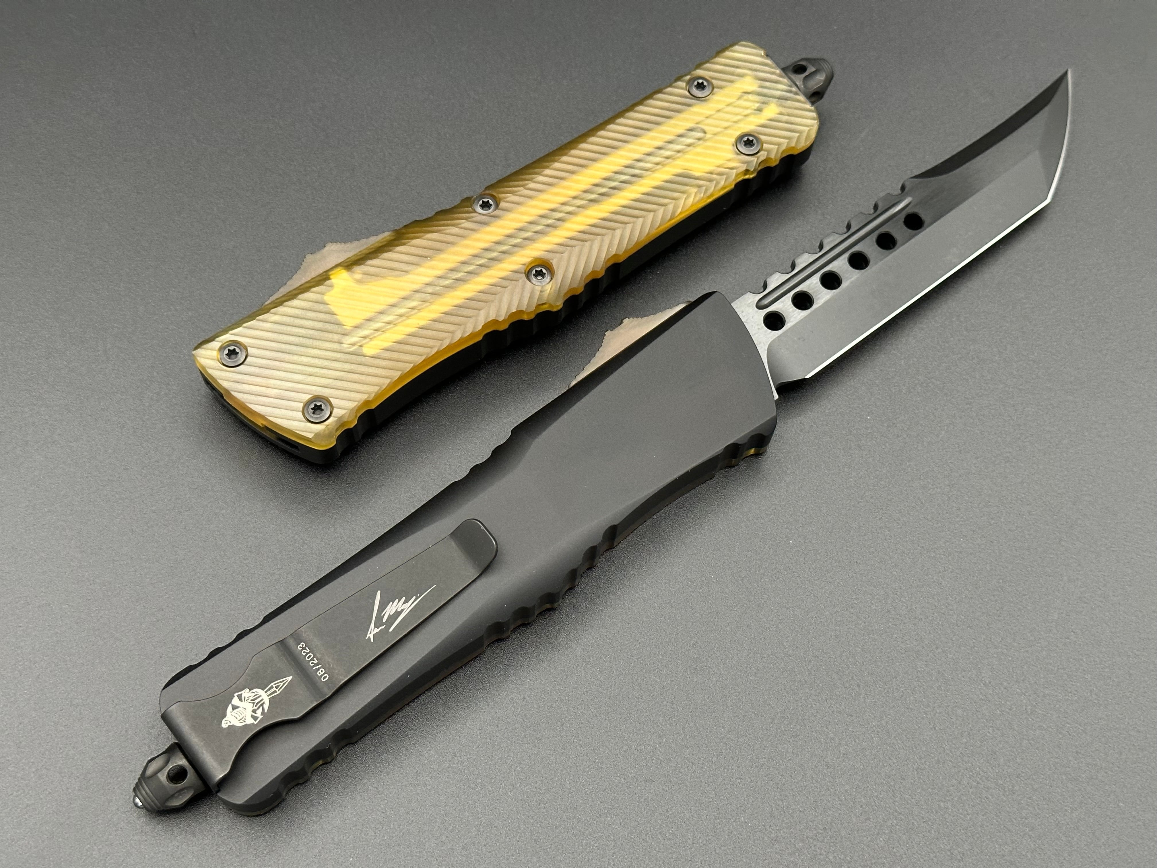 Microtech Knives Combat Troodon DLC Hellhound W/ Ultem Top And Button 219-1 DLCTULS - Tristar Edge