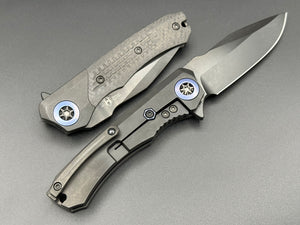 Heretic Knives Wraith Manual DLC, Carbon Fiber Handle, Blue Titanium Accents H001-6A-BLUTI - Tristar Edge