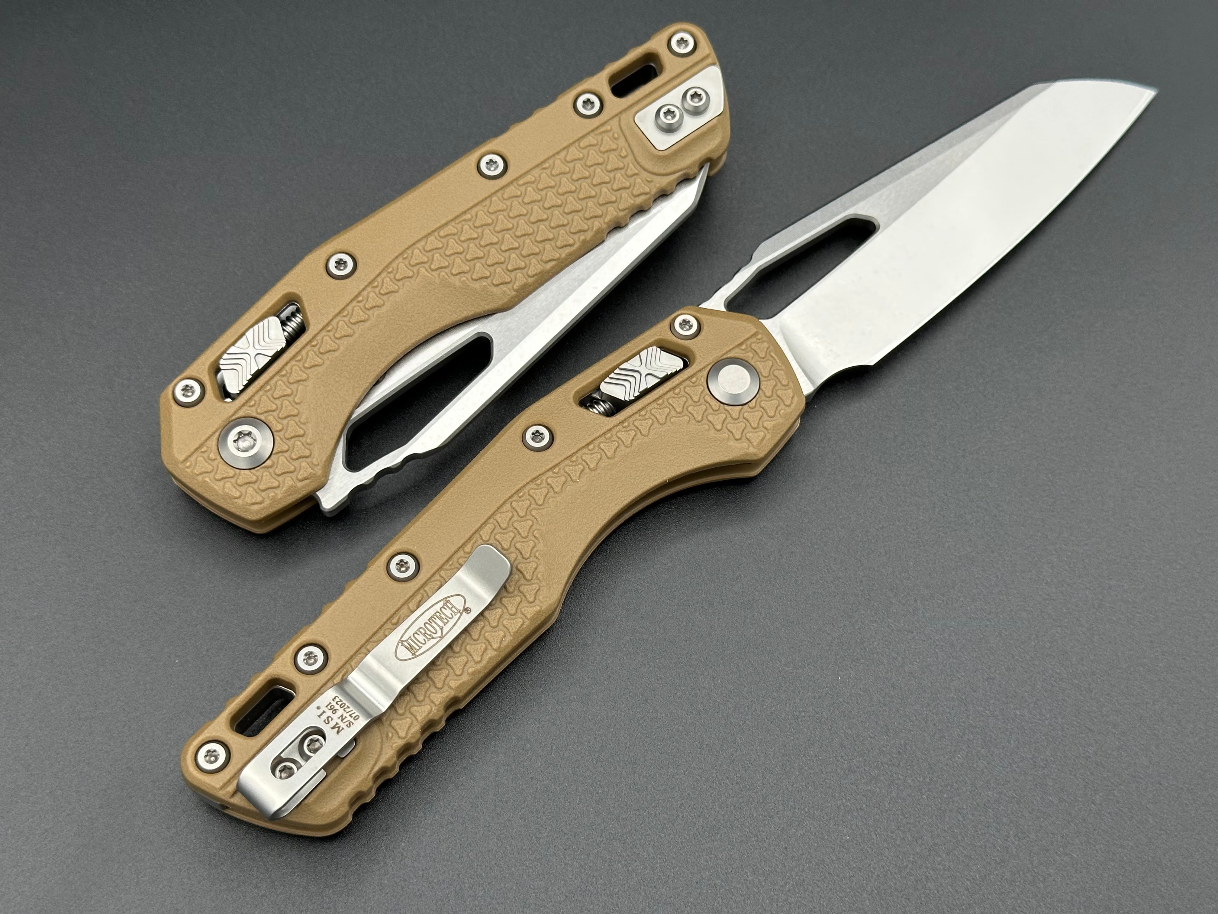 Microtech Knives Single Edge Tricks-Grip Injection Molded Dark Earth Stonewash Standard 210T-10 IMDE - Tristar Edge