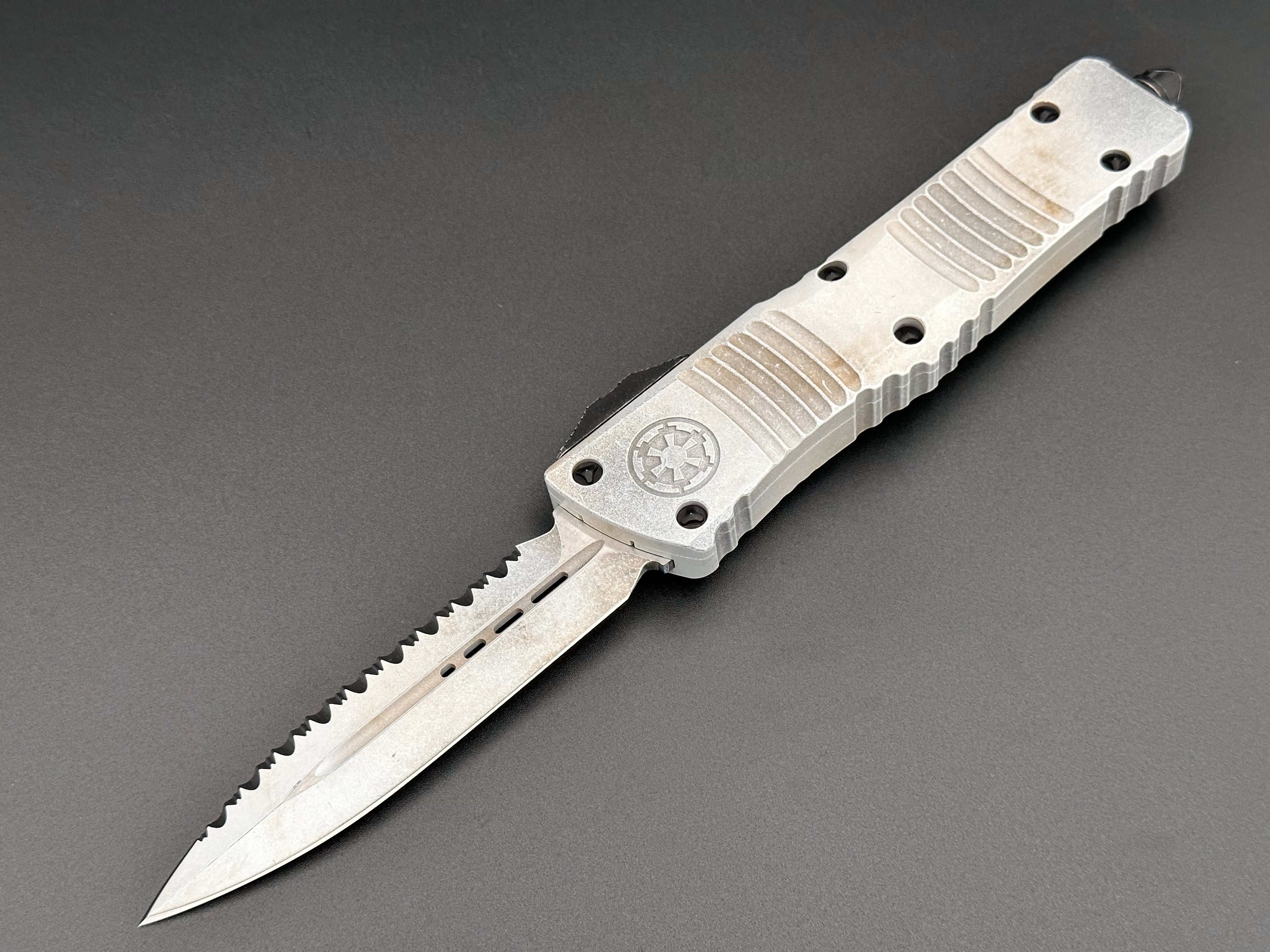 Combat Troodon D/E Full Serrated Sand Trooper Deep Engraved Emperial Logo 142-3SAD - Tristar Edge