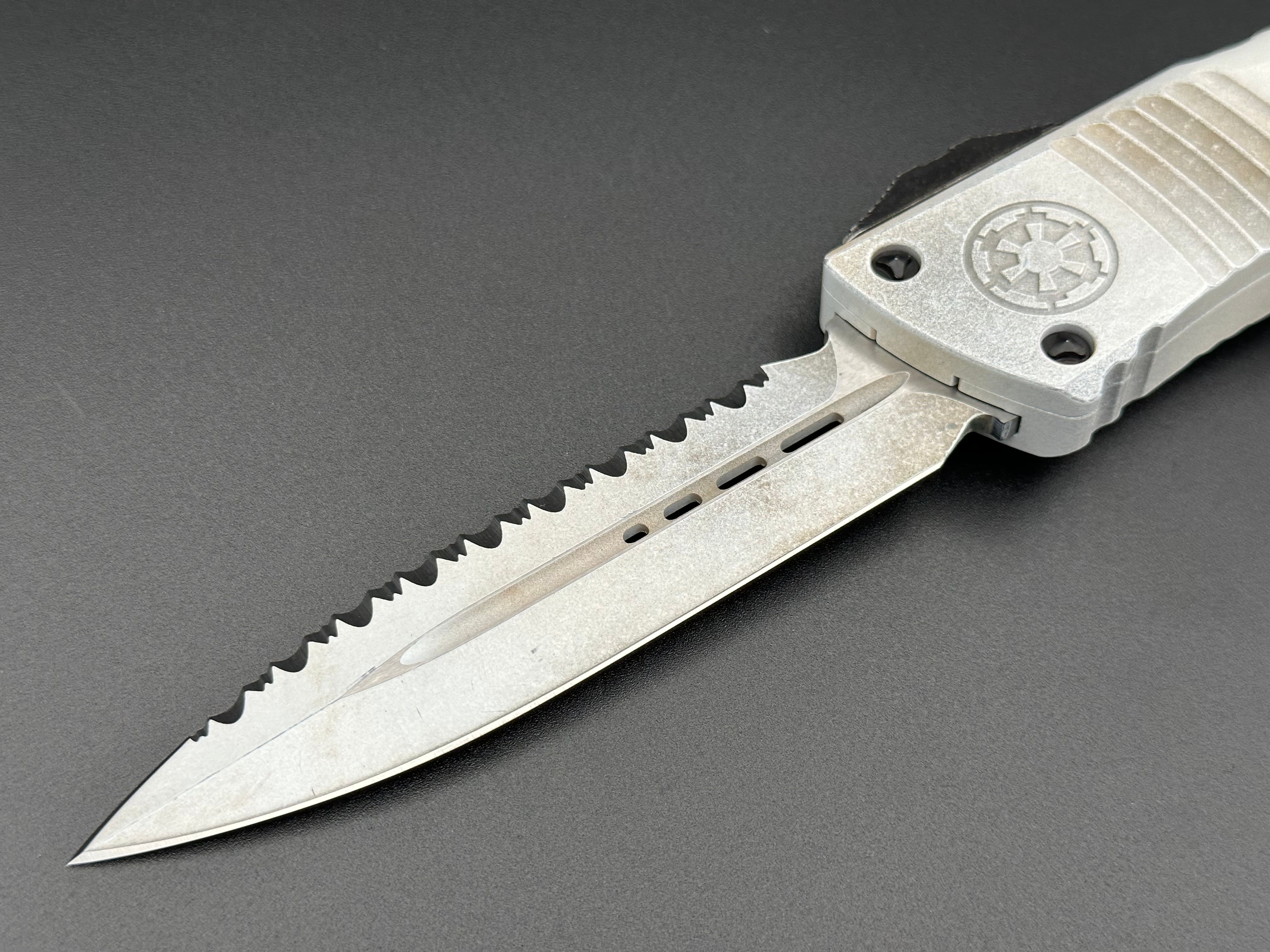 Combat Troodon D/E Full Serrated Sand Trooper Deep Engraved Emperial Logo 142-3SAD - Tristar Edge